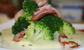 Vařená brokolice s česnekovo-bylinkovou omáčkou