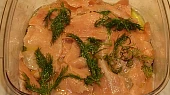 Carpaccio z lososa, marinujeme 48 hodin