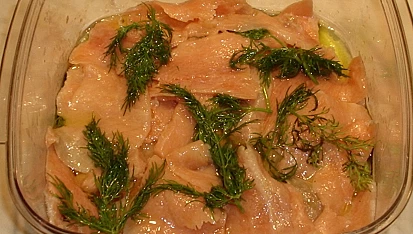 Carpaccio z lososa, marinujeme 48 hodin