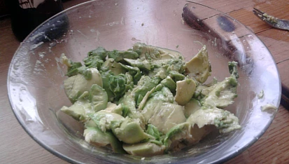 Guacamole (avokádový dip), vydlabané avokádo