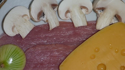 Vepřové  s žampiony a sýrem zapékané