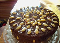 Pudinkový dortík s čokoládou a mandlemi