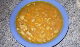 Hovězí polévka s játrovými knedlíčky