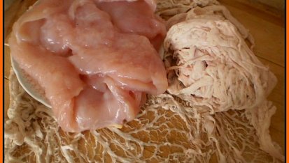 Kuřecí roláda ve vepřové bláně, kuřecí prsa,vepřová blána