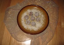 Nepečené kuličky ze salka obalované v kokosu
