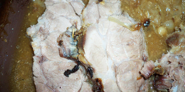 Rozmarýnová krkovička pečená s kremžskou hořčicí, worcesterem a  cibuli (vzorek upečeného)