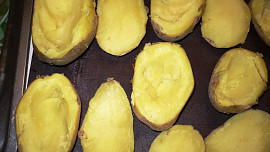 Brambory plněné brynzou
