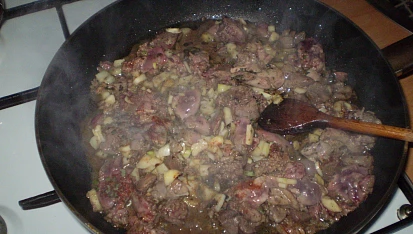 Brambory zapečená s kuřecími játry, Připravíme si kuřecí směs