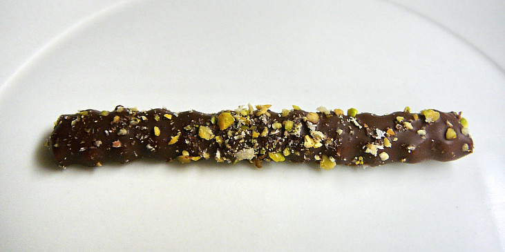 Křehké tyčinky v čokoládě s pistáciemi
