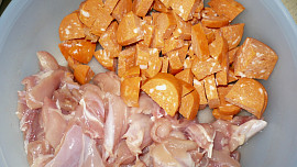 Masová směs v alobalu se špekáčkem