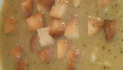 Chlebová polévka s cibulí a s česnekem