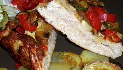 Fáš z krůtích prsou zapečený se žampiony, paprikou a cuketou