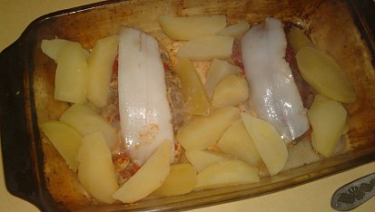Kuřecí prsa s dijonskou hořčicí, s uzeným oštěpkem a s uzenou slaninou