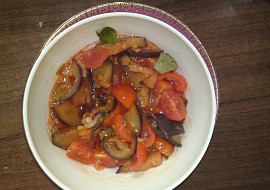 Izraelský baklažánovo-rajčatový salát
