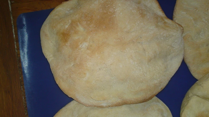 Pita - chléb blízkého východu - pečený doma
