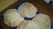 Pita - chléb blízkého východu - pečený doma