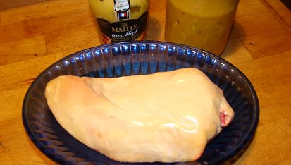 Foie gras s medovou dijonskou hořčicí a meruňkovým chutney