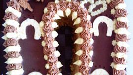 Čoko-vanilkový dort podkova