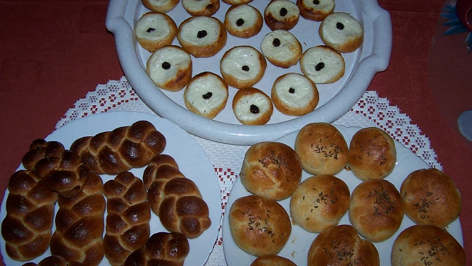 Banďoury, housky, koláče - těsto s droždím, ale bez kynutí