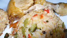 Pečené kuře na zeleninovo-rýžovém lůžku