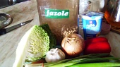 Smetanová fazolová polévka s kapustou, ingredience...