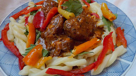 Kmínové plecko na česneku a cibuli se sýrovou šťávičkou