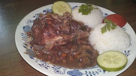 Kohout  (kohút) na víně po burgundsku