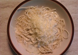 Špagety se sýrovou omáčkou (..)