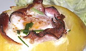 Brambory s anglickou slaninou a vajíčkem