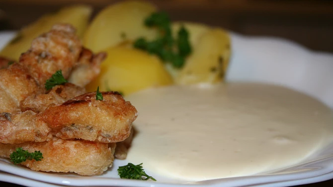 Marinovaný pangas s omáčkou mornay