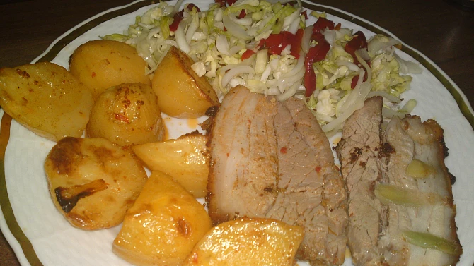 Pečený bůček, marinovaný v harrise