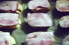 na mleté maso přijde anglická slanina...