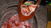 Vepřové kousky v  česnekové Gyros marinádě a brambůrkách