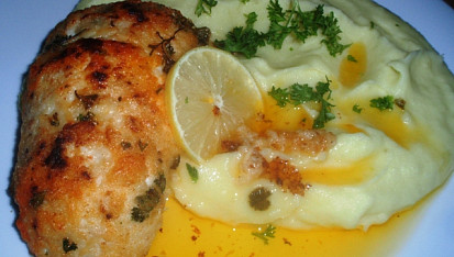 Křupavé kuřecí roládky s vůní česneku a plněné šunkou