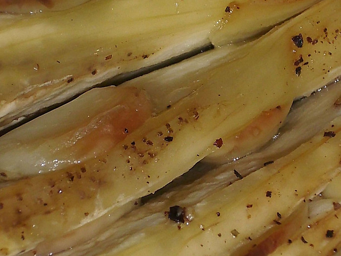 Pečený lilek s česnekem