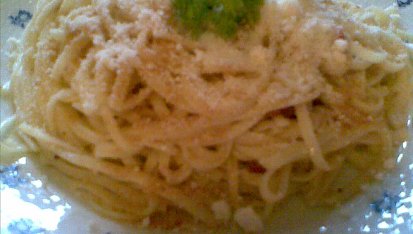 Pikantní linguine se slaninou a opraženou strouhankou