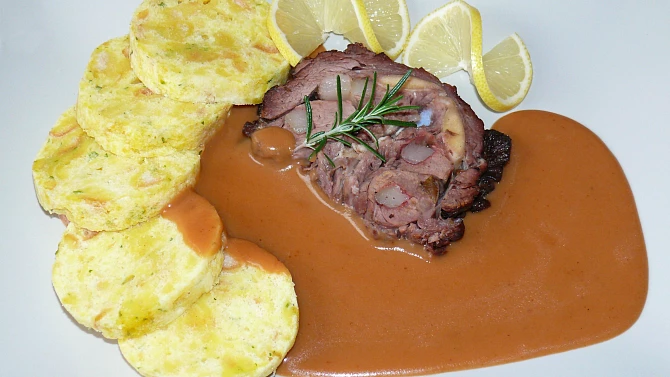 Srnčí hřbet s šípkovou omáčkou, Srnčí hřbet s šípkovou omáčkou