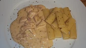 Kuřecí rigatone s česnekem a smetanou, Na talíři před snězením.