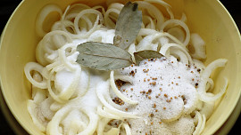 Nakládané zelí do klasického sudu