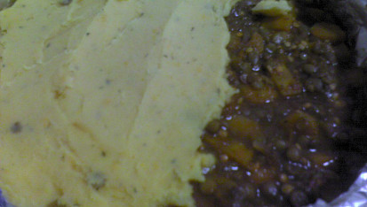 Pastýřský koláč (Shepherd’s pie) - vegetariánská verze, Na směs vršíme kaši
