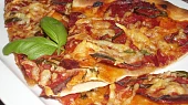 Rychlá pizza "domácí" sýrová a chorizo