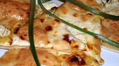Rychlá pizza "domácí" sýrová a chorizo