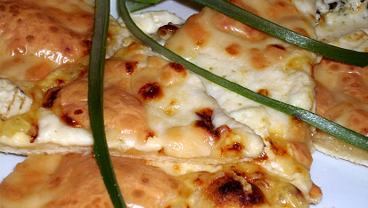Rychlá pizza "domácí" sýrová a chorizo