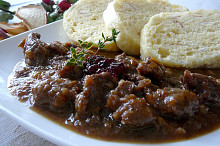 Pomalu pečená srnčí pochoutka