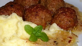 Zapečené mleté koule v houbovo-smetanovém zálivu