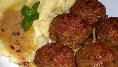 Zapečené mleté koule v houbovo-smetanovém zálivu