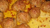 Zapečené mleté koule v houbovo-smetanovém zálivu
