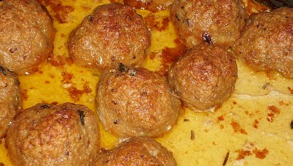 Zapečené mleté koule v houbovo-smetanovém zálivu