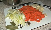 Slanečkový salát dle mé pratety (Příprava zeleniny)