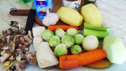 Smetanová bramboračka s růžičkovou kapustou, ingredience...